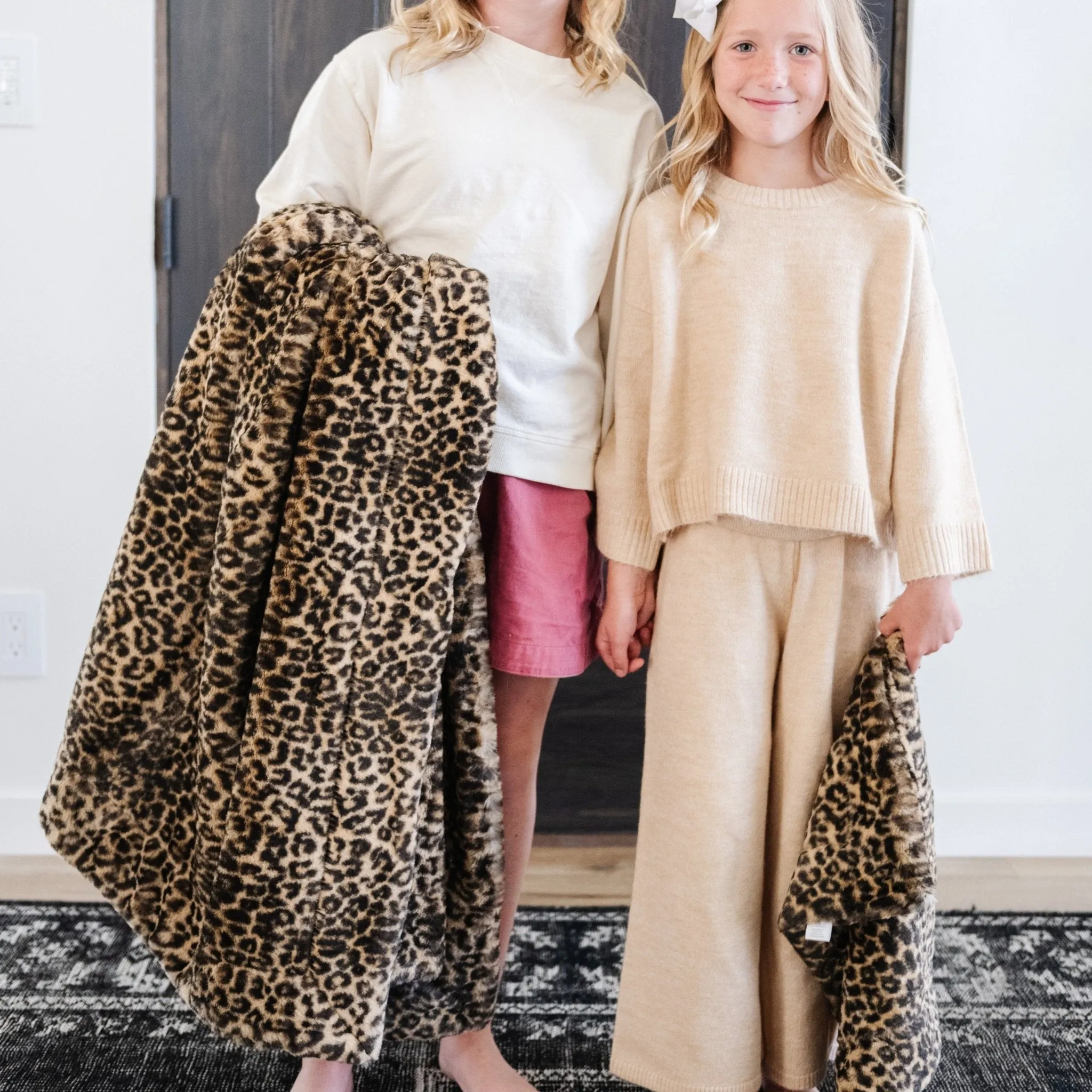 Classic Leopard Faux Fur Mini Blanket