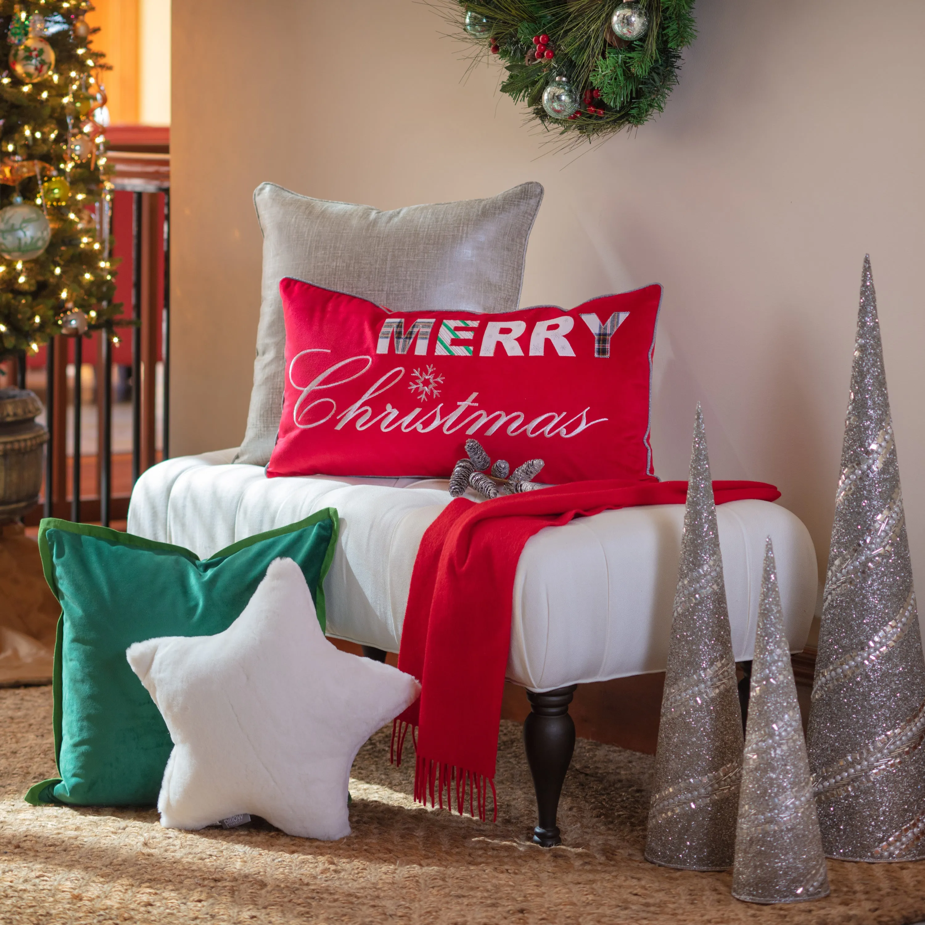 Indoor Fur Star Off White 17-inch Throw Pillow