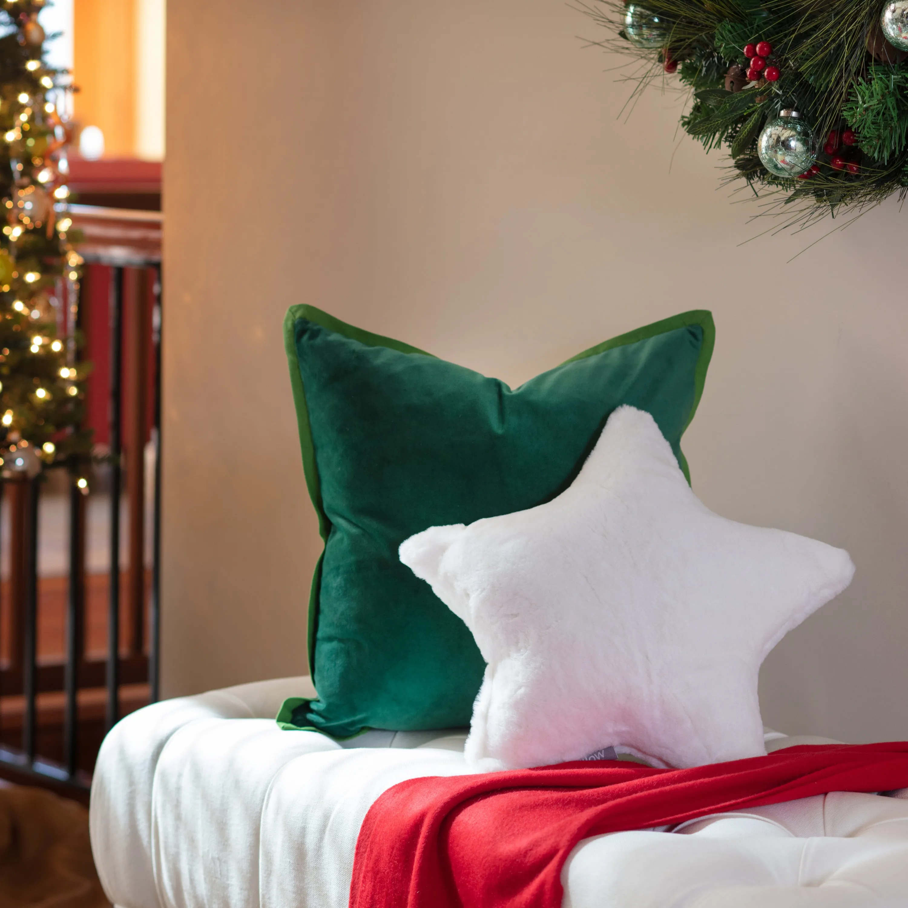 Indoor Fur Star Off White 17-inch Throw Pillow