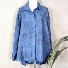 Roomy light weight shirt with hidden button panel (L-XL)